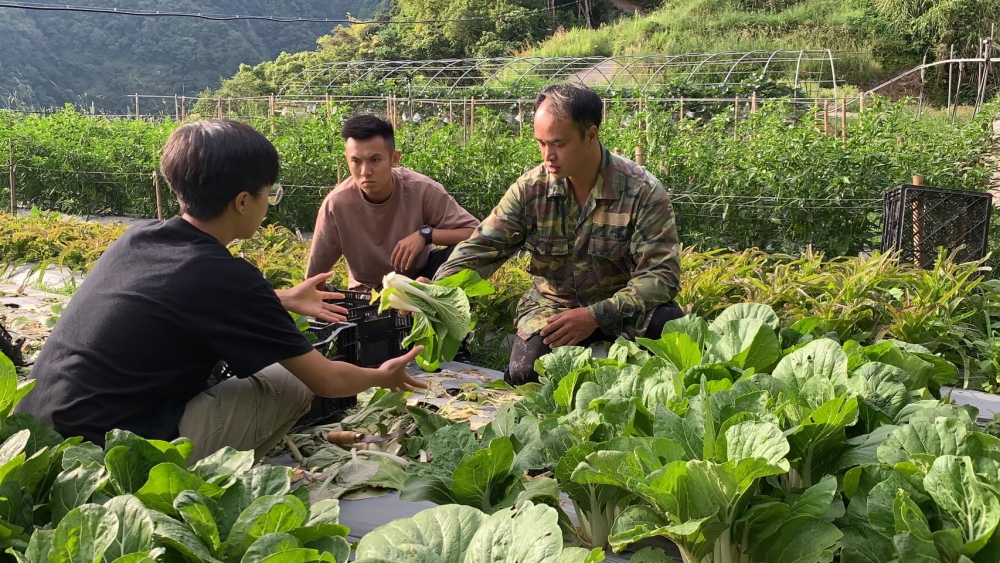 依照部落需求搭配相關課程，實地走訪場域、找出問題並解決，以提升大專生實務解決能力