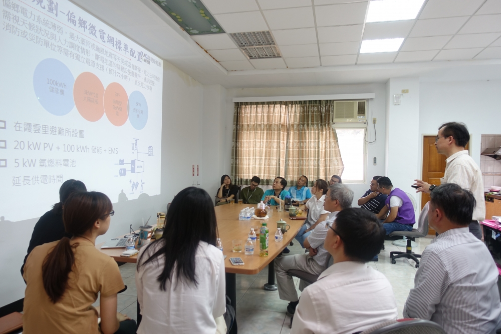 計畫智慧能源分項團隊，透過多次與桃園市府相關單位及桃園市復興區霞雲里的討論，研擬微電網示範基地配置。