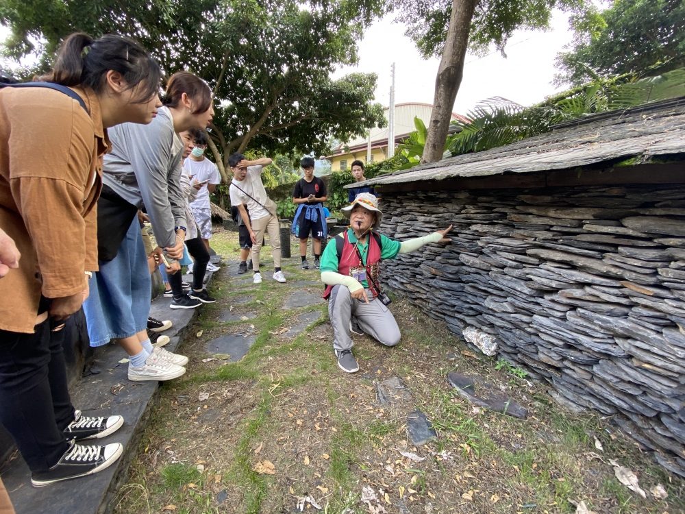 認識當地原住民文化，萬山區、多納區石板屋建築發展之解說，提升學生對於原住民文化的認知、保存及傳承