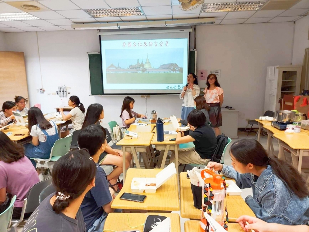 由泰國新住民教導護生日常用語及常見護理對話，擴展多元文化視野，強化職場就業能力，並營造友善醫療環境。