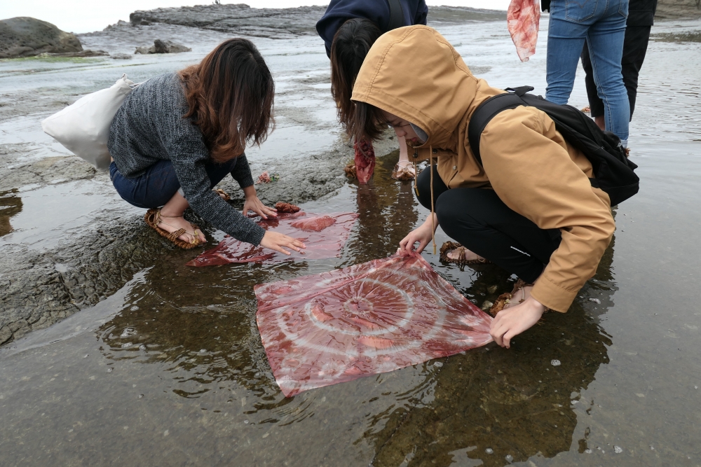 藉由課程帶領學生進入場域踏查及實作，設計遊程及推廣八斗子觀光。