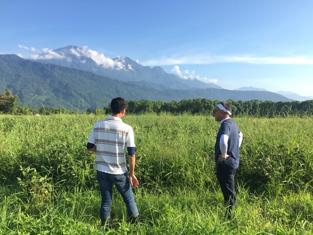 本校USR團隊於花蓮場域與農友就農業技術進行交流