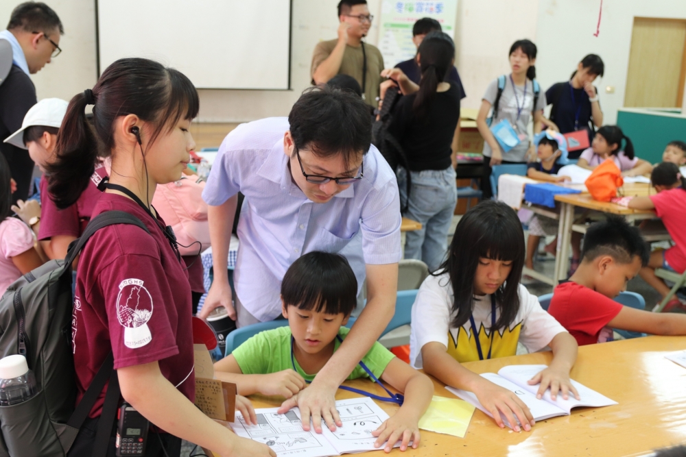 開辦綠能再生課程教導個學齡學生科普知識