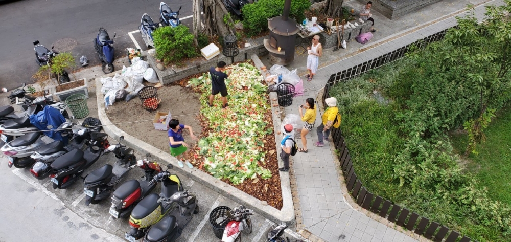 讓市場不要的東西變身土地肥沃的好物
Those abandoned things are good things .